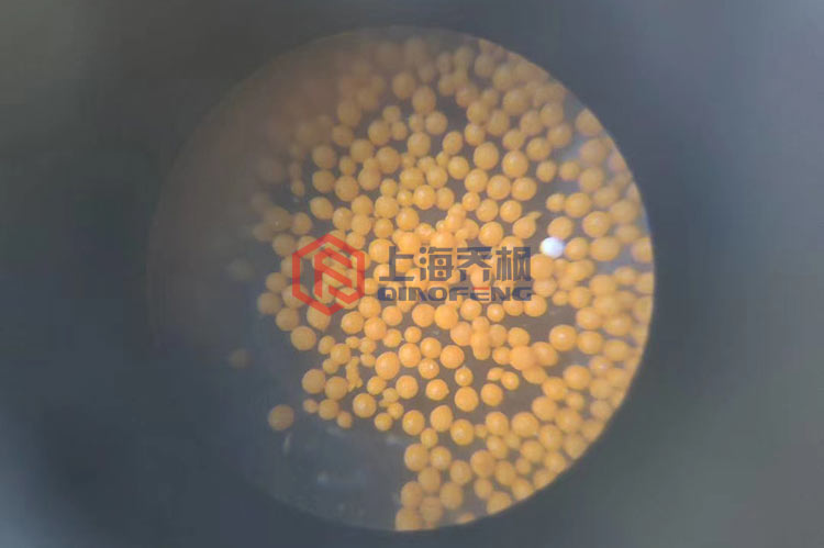 高效沸騰制粒干燥機的工作原理？